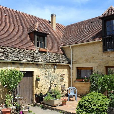 Halte Aux Places Marcillac-Saint-Quentin Exterior foto