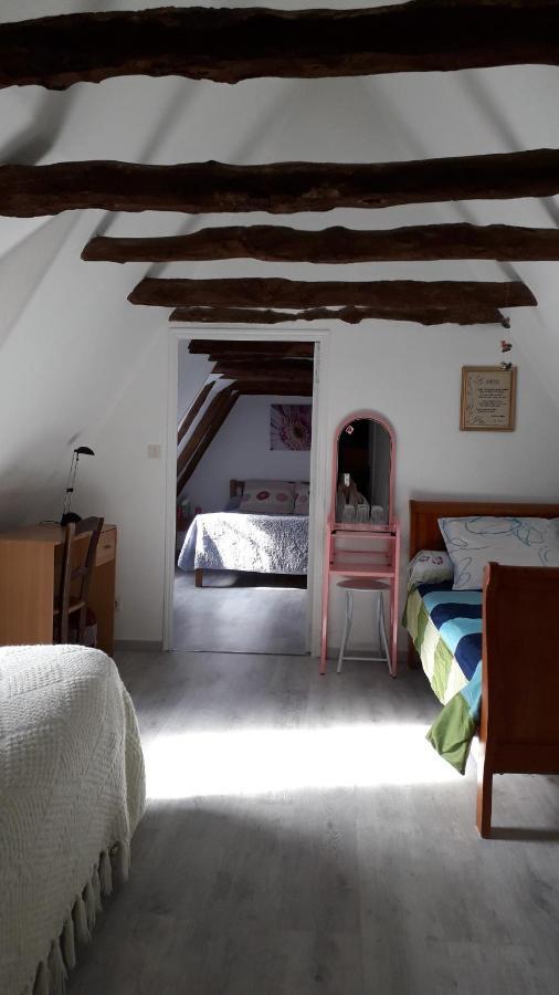 Halte Aux Places Marcillac-Saint-Quentin Exterior foto