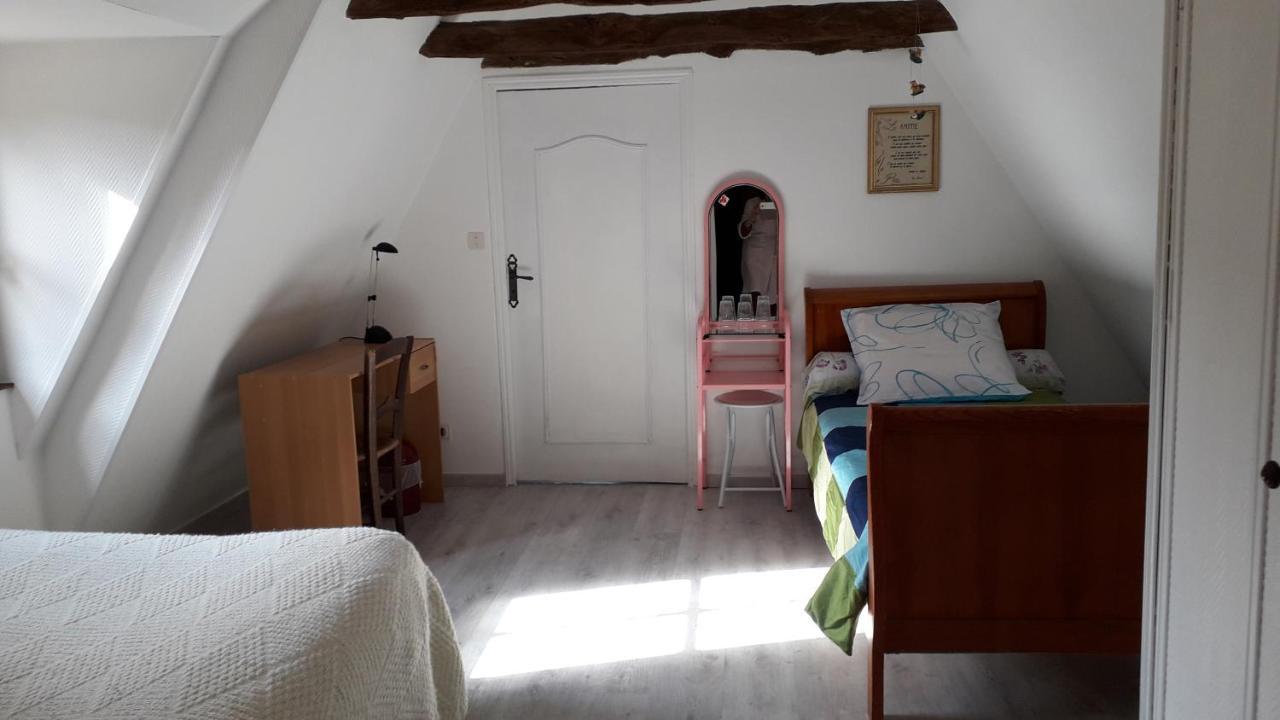 Halte Aux Places Marcillac-Saint-Quentin Exterior foto