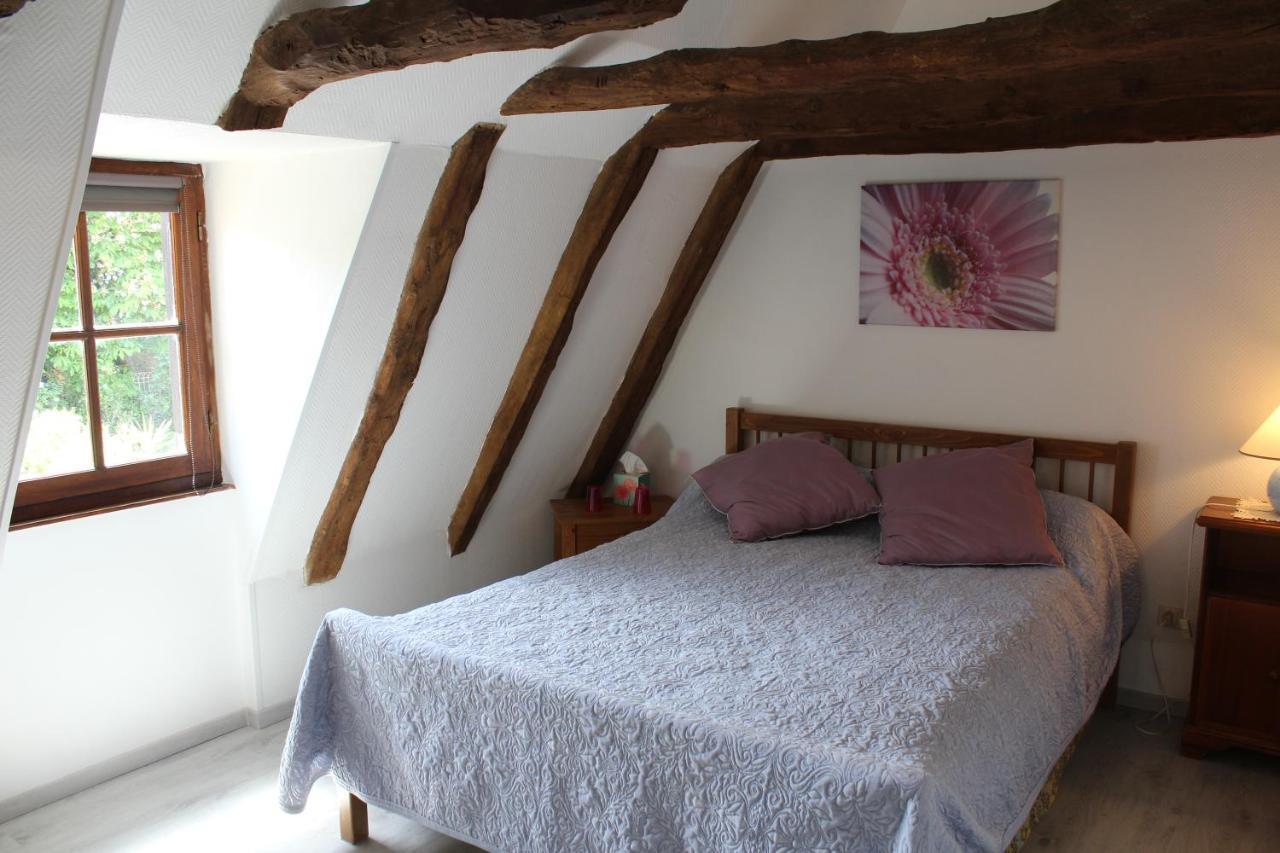 Halte Aux Places Marcillac-Saint-Quentin Exterior foto