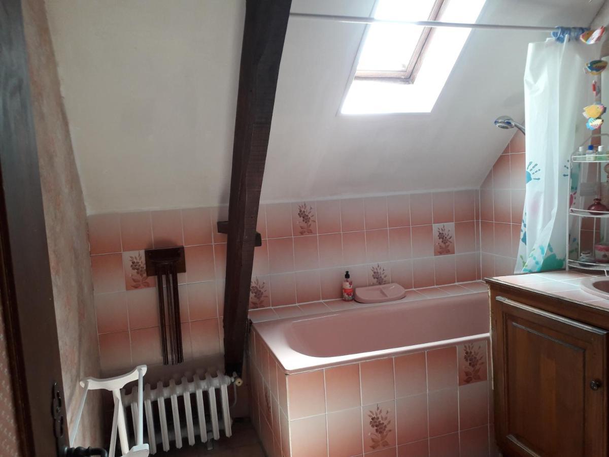 Halte Aux Places Marcillac-Saint-Quentin Exterior foto