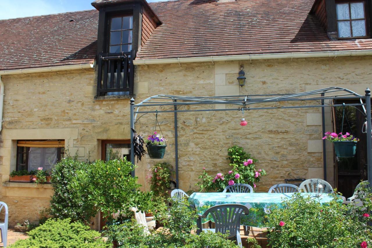 Halte Aux Places Marcillac-Saint-Quentin Exterior foto
