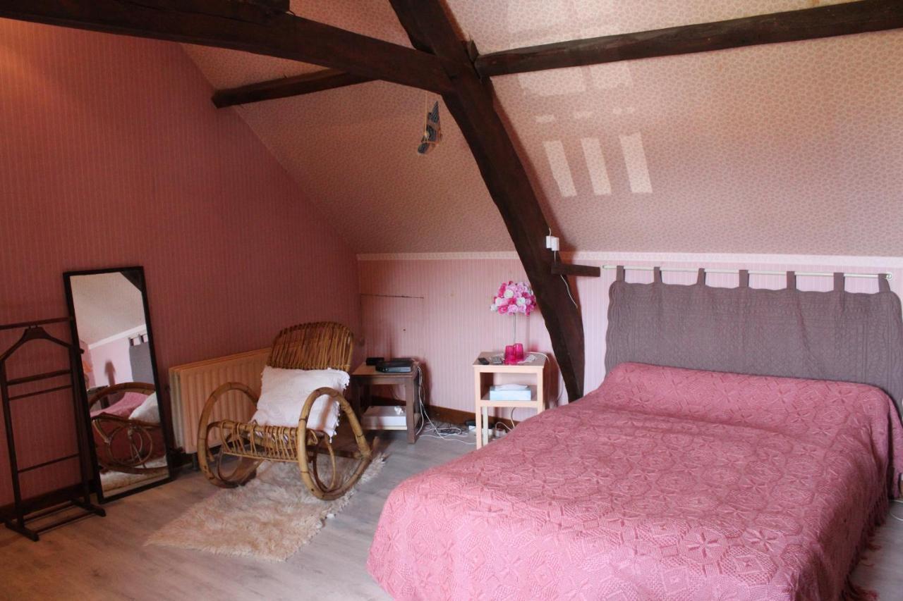Halte Aux Places Marcillac-Saint-Quentin Exterior foto