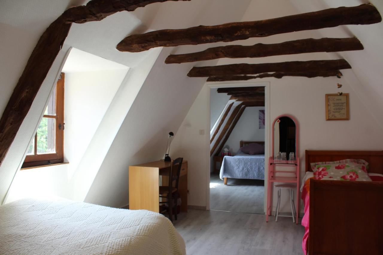 Halte Aux Places Marcillac-Saint-Quentin Exterior foto